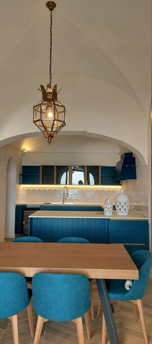 Dining - Villa Arzilla 3 is a spacious apartment located between Positano and Praiano (Campania)