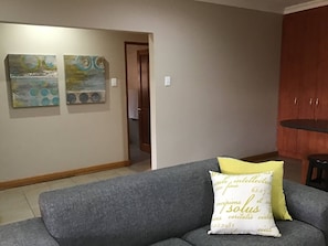 Maison, 2 chambres, balcon | Salle de séjour