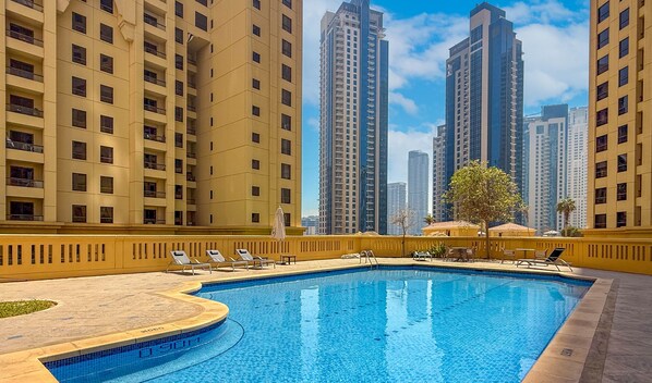 Outdoor pool - LUX  The Dubai Eye View JBR Studio (Dubai)