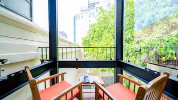 Deluxe Studio, Garden View | Balcony