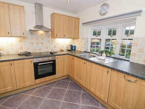 Opvaskemaskine, køkkentøj/tallerkener/redskaber