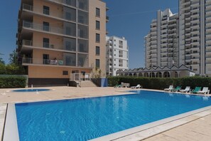 Outdoor pool - Sagan Black Apartment, Armação Pera, Algarve (Armação de Pêra)