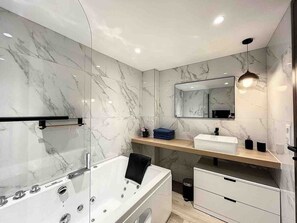 Bruser, boblebadekar, hårtørrer, bidet