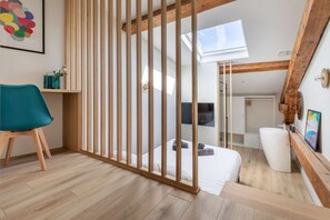 8 Schlafzimmer, Schreibtisch, Bügeleisen/Bügelbrett, Bettwäsche