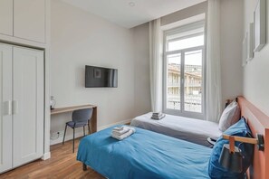 4 bedrooms, desk, iron/ironing board, travel crib