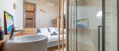 16 Schlafzimmer, Schreibtisch, Bügeleisen/Bügelbrett, WLAN