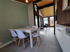 Dining - House F 21, peripheral location with fenced meadow view (Eckwarderhörne)