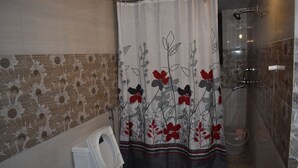 Standard-huone, järvinäköala | Kylpyhuone