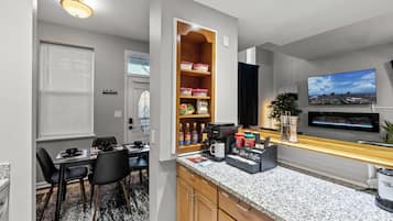 Deluxe House | Private kitchen | Shared fridge, microwave, highchair