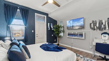 Deluxe House | 3 bedrooms, blackout drapes, iron/ironing board, free WiFi