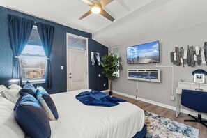 Deluxe House | Blackout drapes, iron/ironing board, free WiFi