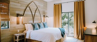 Gaines Ranch on the Square: Entire Property