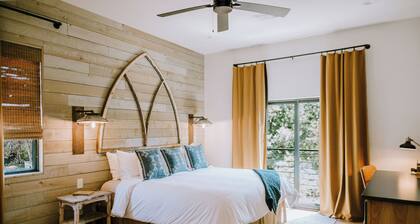 Gaines Ranch on the Square: Entire Property