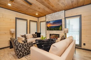 Smart TV, chimenea y videojuegos 