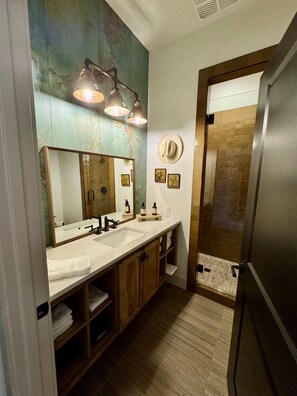 Shower, hair dryer, towels