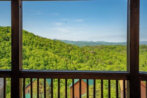 Interior - Above the Smokies: Spectacular Mountain View, Games, Hot Tub, Wifi, Resort Pool (Sevierville)