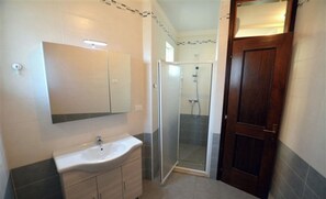Villa, 6 Bedrooms, Balcony, Garden View | Bathroom
