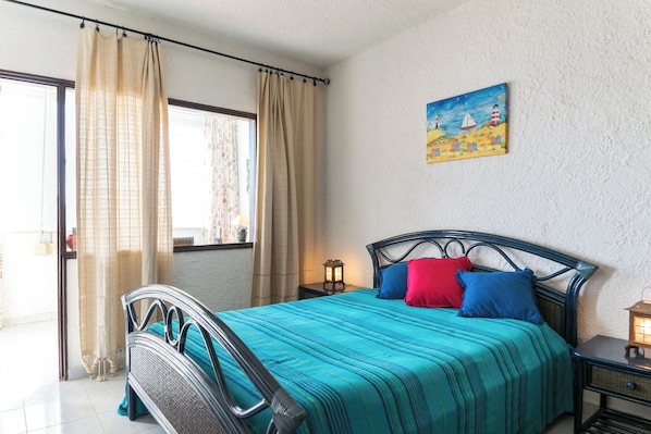2 habitaciones, tabla de planchar con plancha y ropa de cama 