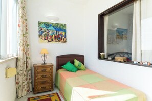 2 chambres, fer et planche à repasser, draps fournis