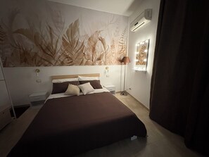 1 bedroom, desk, iron/ironing board, WiFi