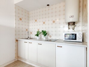 Microwave, high chair