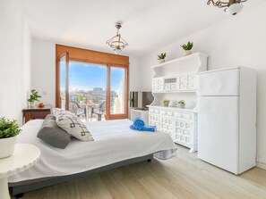 Room - Beautiful apartment for 2 people with TV, terrace and pets allowed (Empuriabrava)