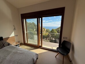 4 soverom, strykejern/-brett, wi-fi og sengetøy