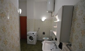 Studio, Mehrere Schlafzimmer, Balkon, Meerblick | Badezimmer
