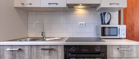 Kitchen, Kitchen Appliance, Countertop, Major Appliance, Cabinetry, Sink, Kitchen Sink, Interior Design, Plumbing Fixture, Flooring