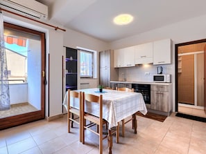 Microwave, oven