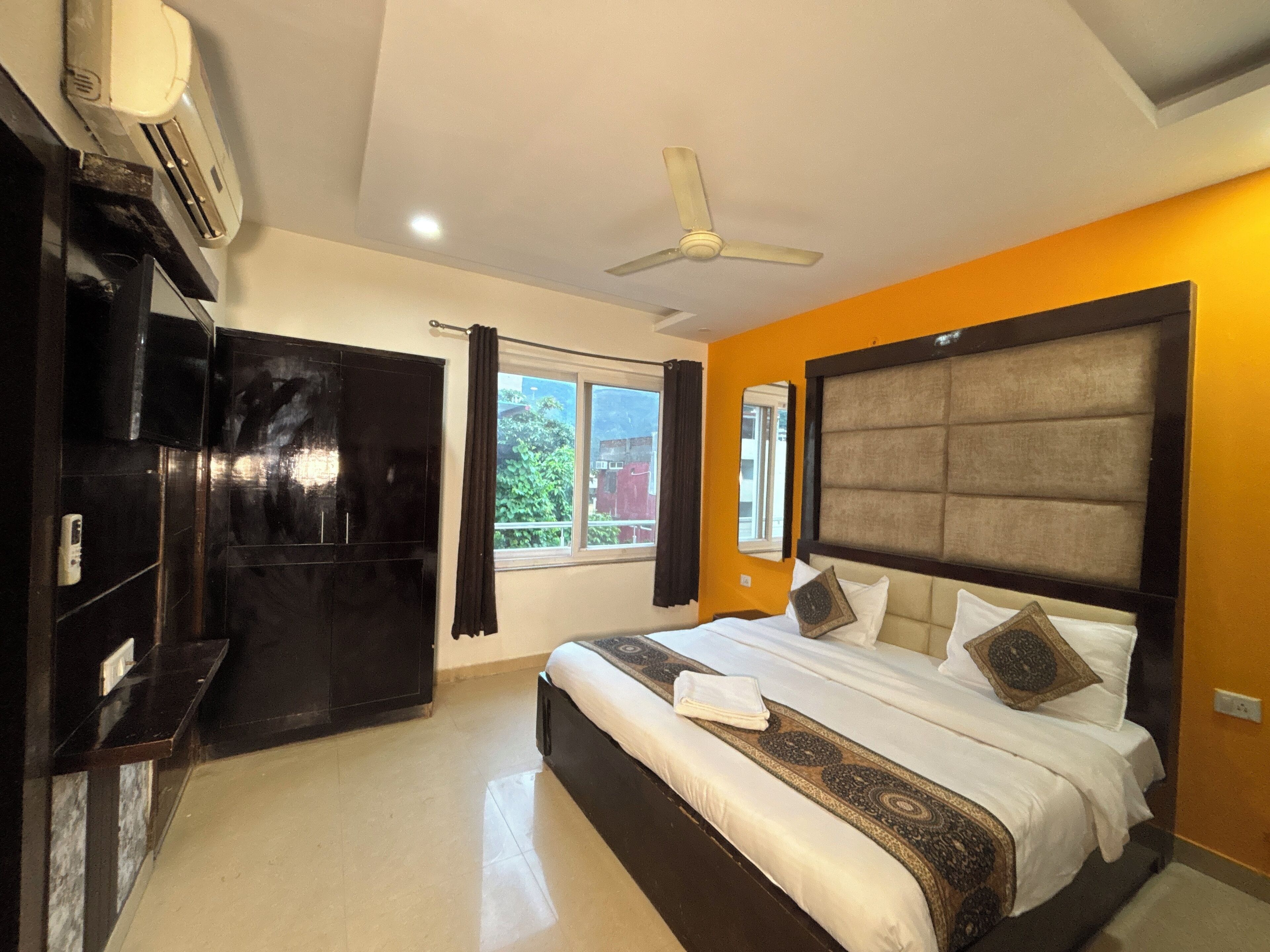 Family Room, 2 Bedrooms, Balcony, Mountain View | Free WiFi