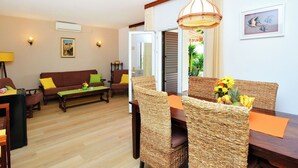 Interior - Stunning private villa for 7 guests with A/C, WIFI, TV, terrace and pets allowed (Solin)