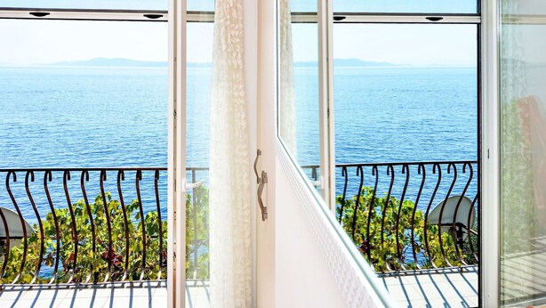 Interior - Stunning private villa for 7 guests with A/C, WIFI, TV, terrace and pets allowed (Solin)