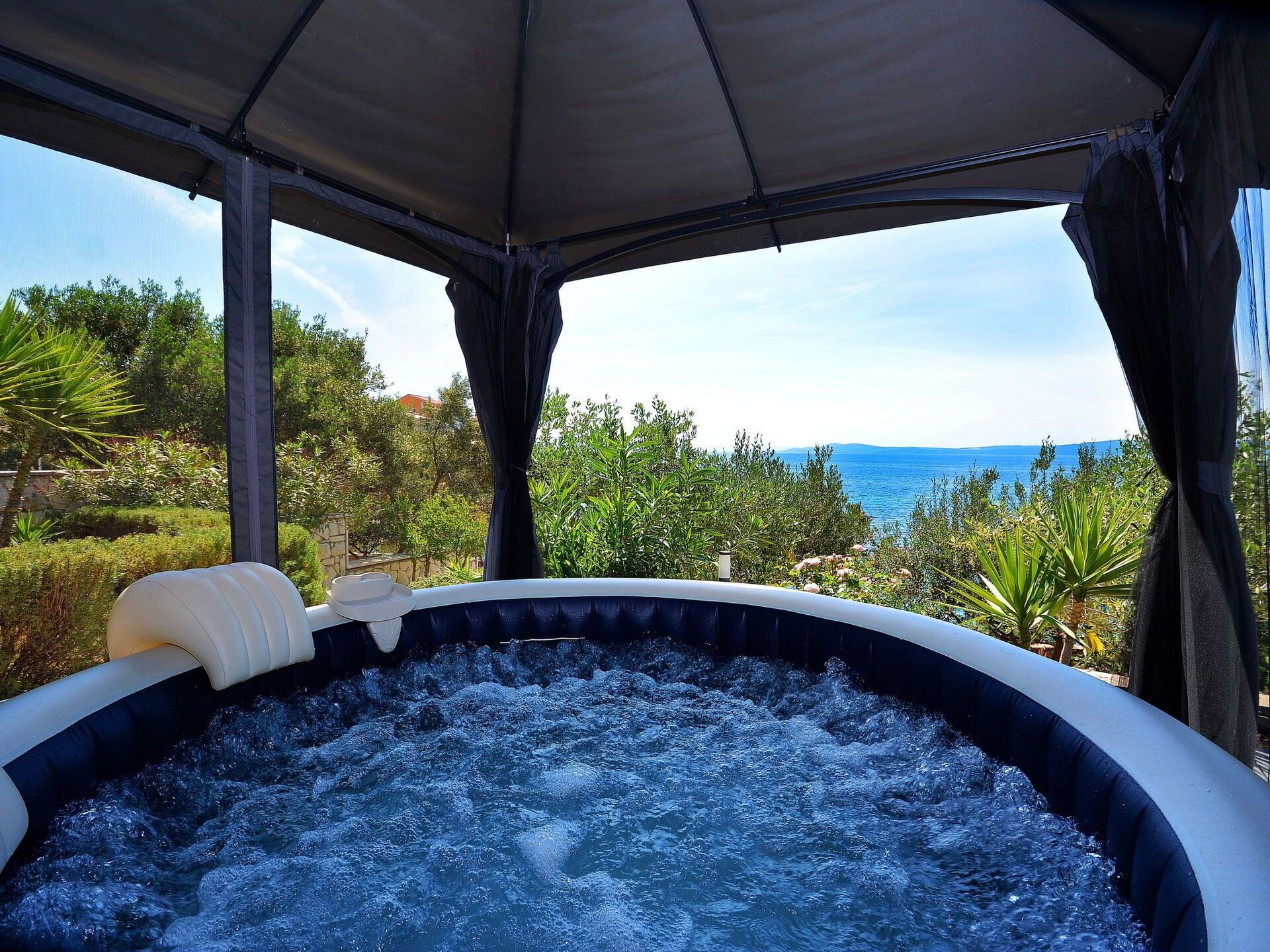 Outdoor spa tub