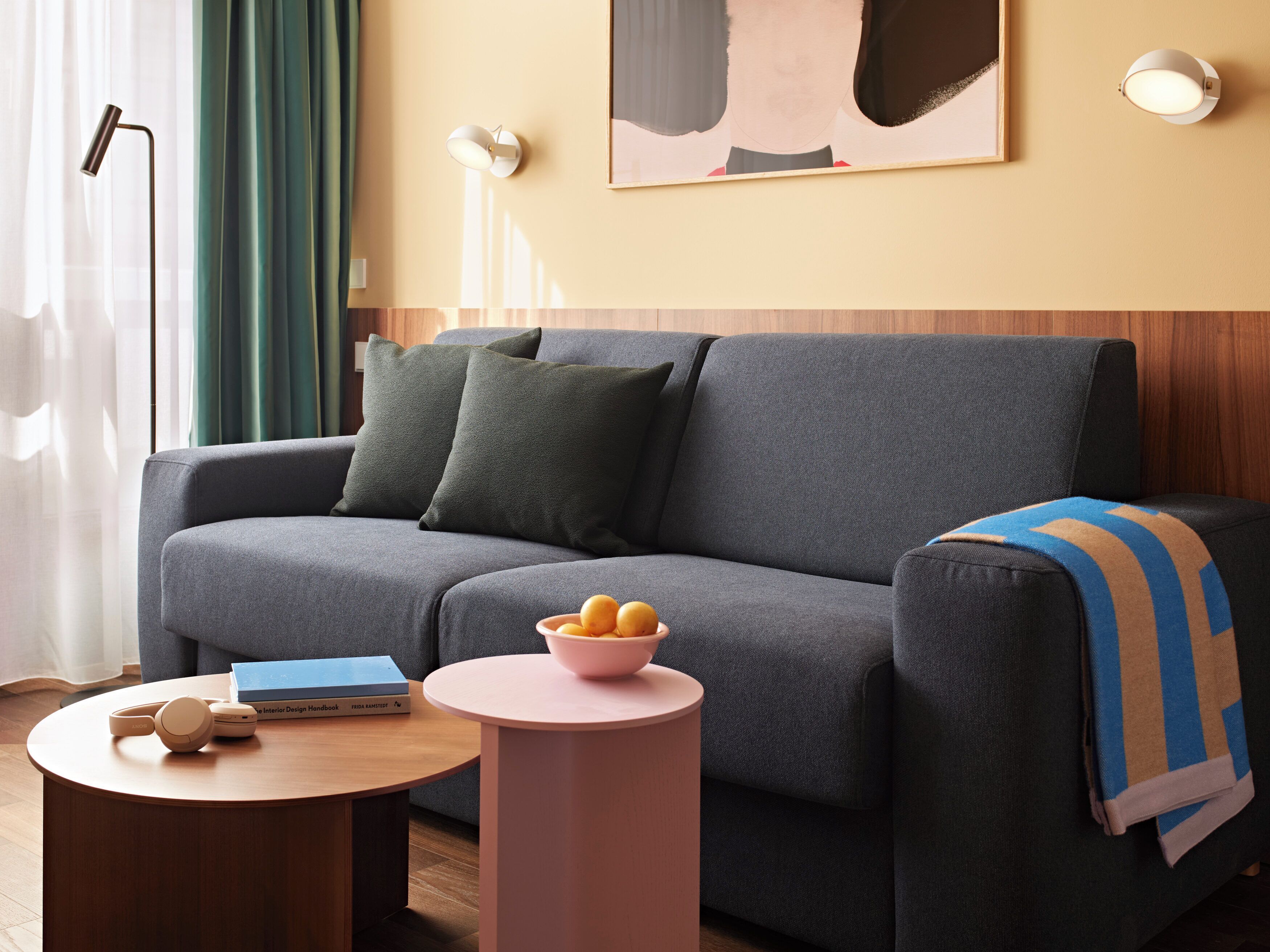 1 Bedroom Apartment with Sofa Bed | Salle de séjour | TV connectée de 43 pouces avec chaînes numériques