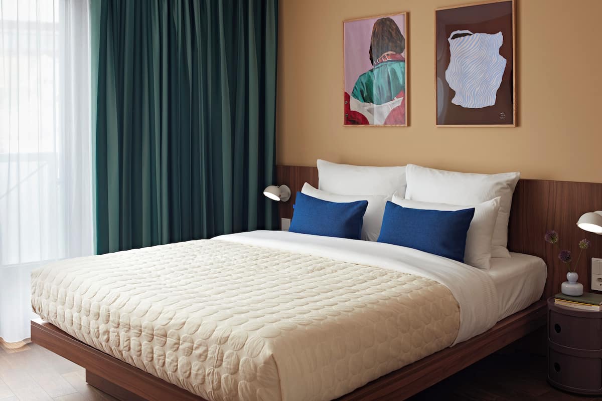 1 bedroom, premium bedding, in-room safe, desk