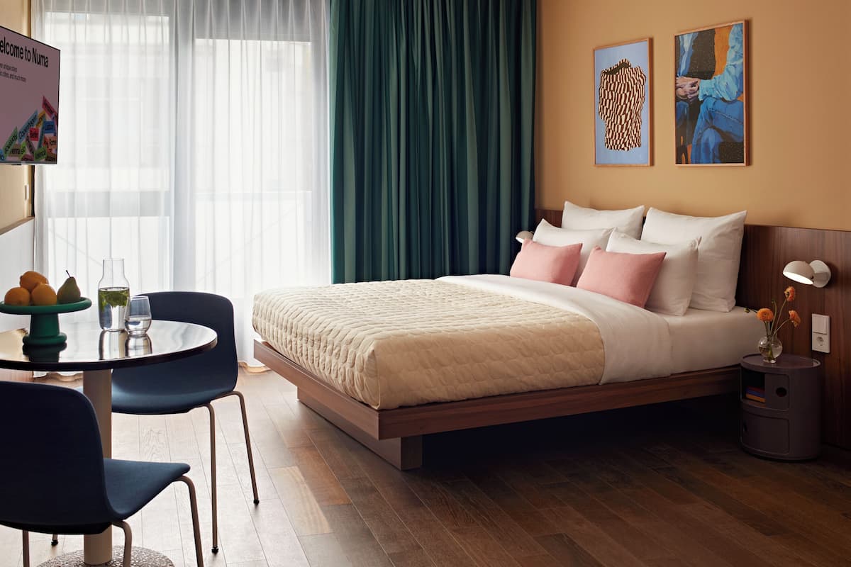 Literie de qualité supérieure, coffres-forts dans les chambres, bureau