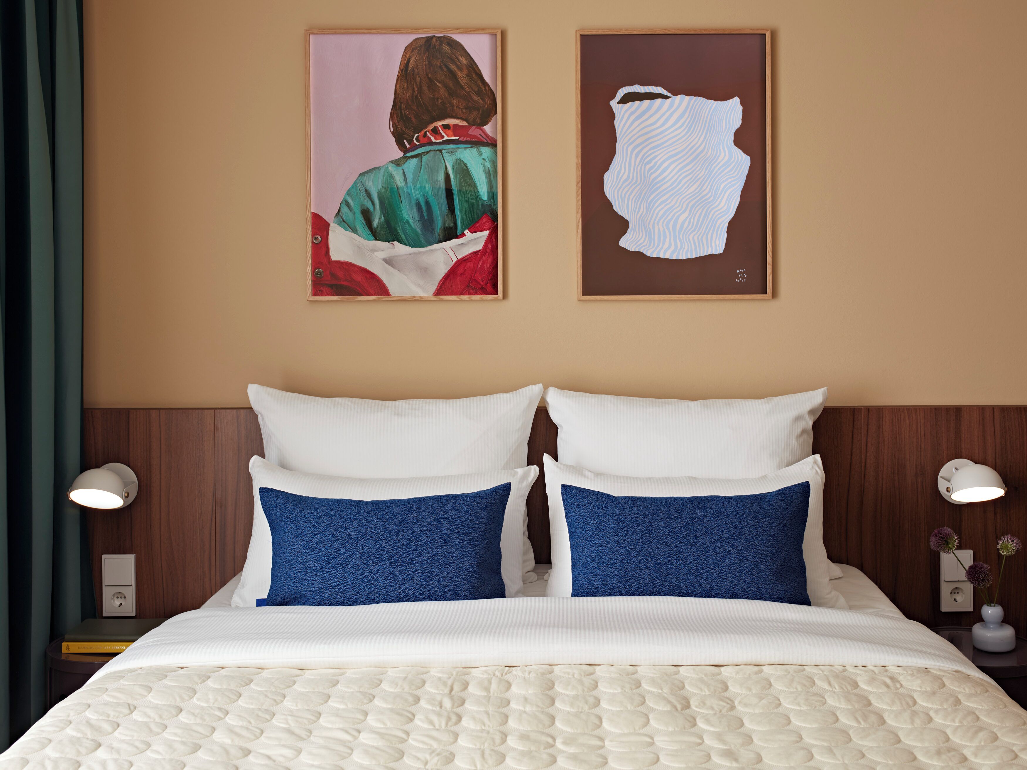 Sengetøy av topp kvalitet, safe på rommet og skrivebord