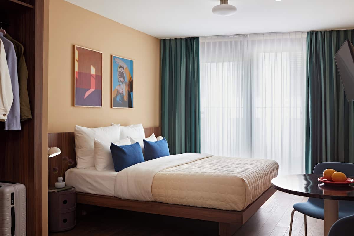 Medium Room