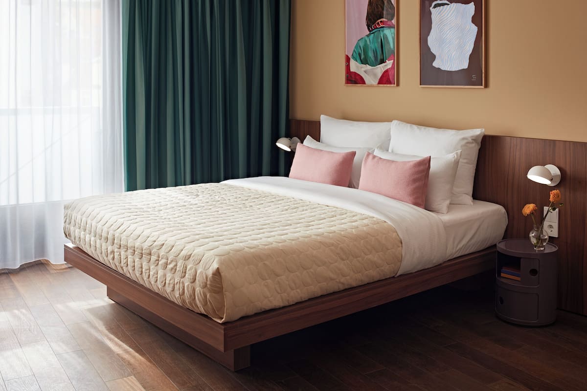 1 bedroom, premium bedding, in-room safe, desk