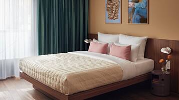 Seprai premium, brankas, meja kerja, dan ruang kerja ramah laptop