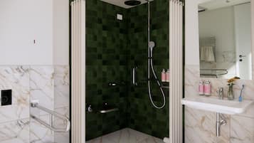 L Studio, Kitchenette, Terrace, Accessible | Bathroom