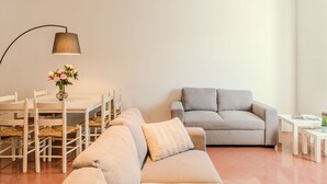 TV - Nice apartment for 6 guests with WIFI, TV, balcony and pets allowed (Domaso)