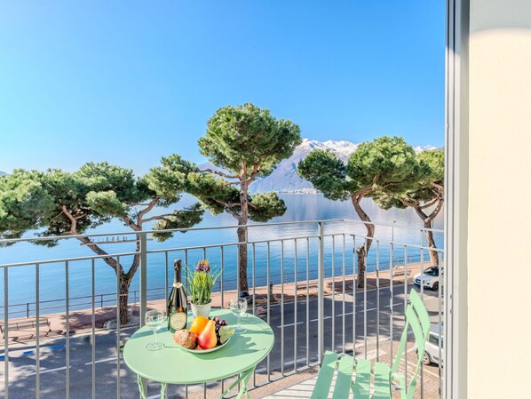 تناول الطعام بالخارج