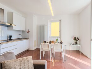 Oven, high chair - Lovely apartment for 4 people with WIFI, TV, balcony and pets allowed (Domaso)