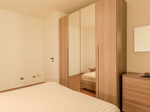 1 bedroom, travel crib, free WiFi - Lovely apartment for 4 guests with WIFI, TV, balcony and pets allowed (Domaso)