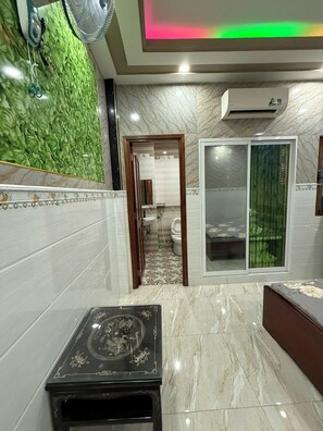 9 bedrooms, desk, iron/ironing board, WiFi - Spacious and peaceful homestay | New Room | Easy Access to Airport & Downtown (Hồ Chí Minh)