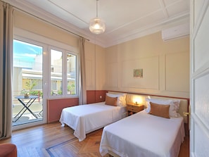Deluxe Apartment, Balcony, Acropolis View | セーフティボックス (室内)、客室ごとに異なる装飾、客室ごとに異なるインテリア、防音設備