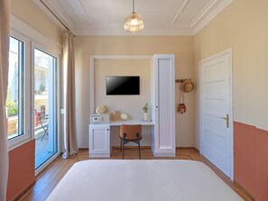 Deluxe Apartment, Balcony, Acropolis View | In-room safe, individually decorated, individually furnished