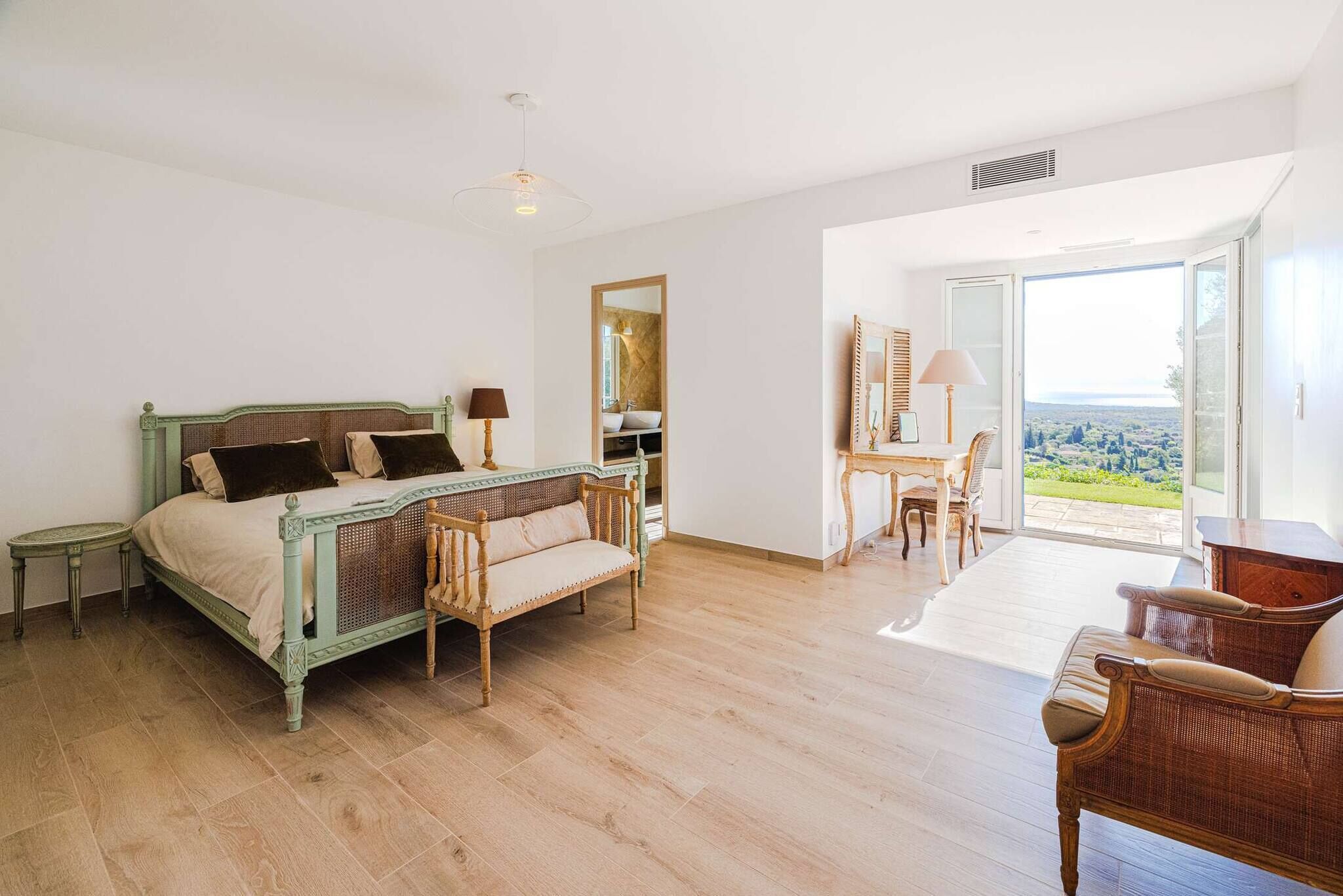 4 bedrooms, free WiFi, bed sheets